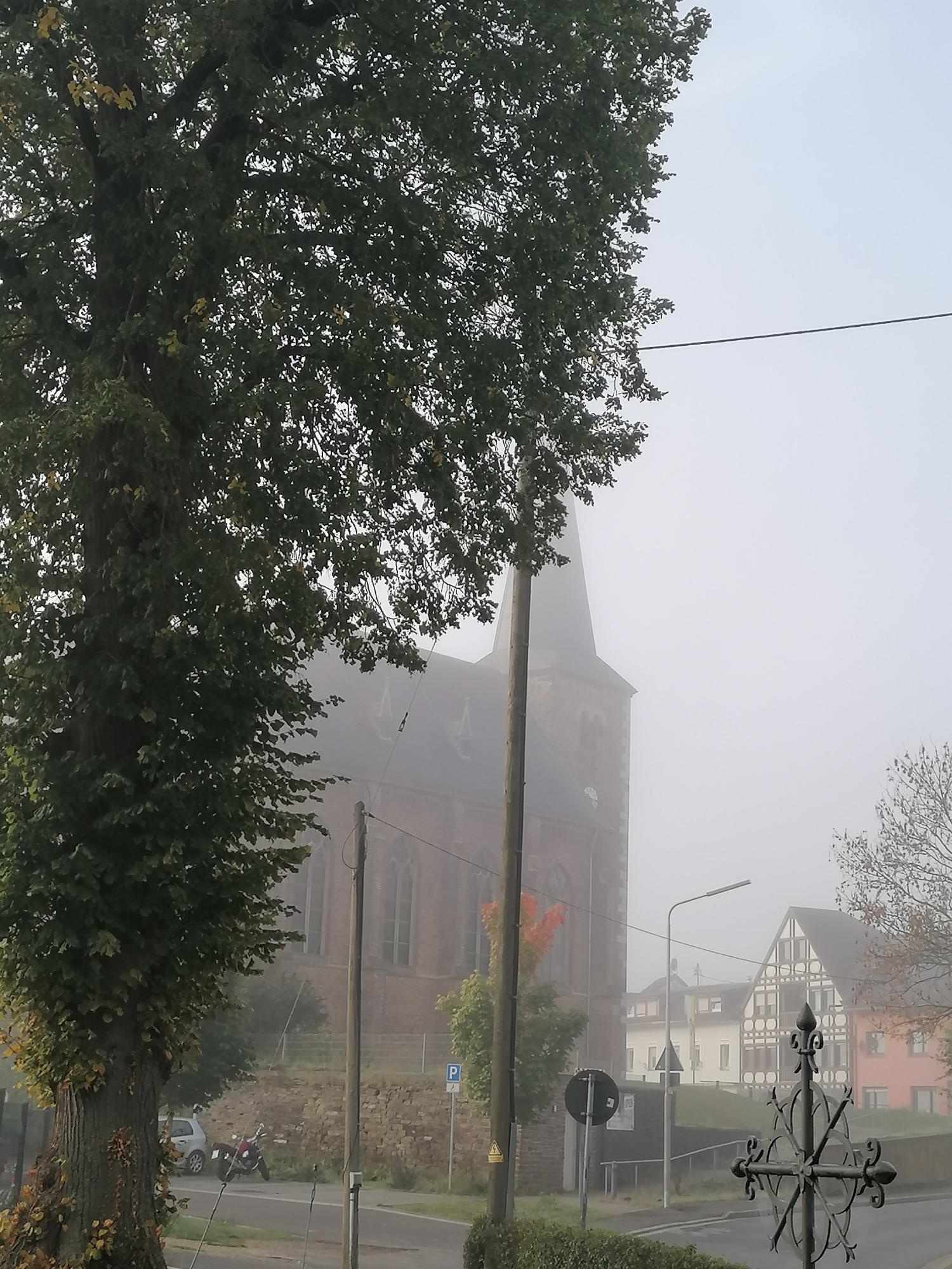 Nebel Kirche (c) Sabine Reisacher Nebel Kirche